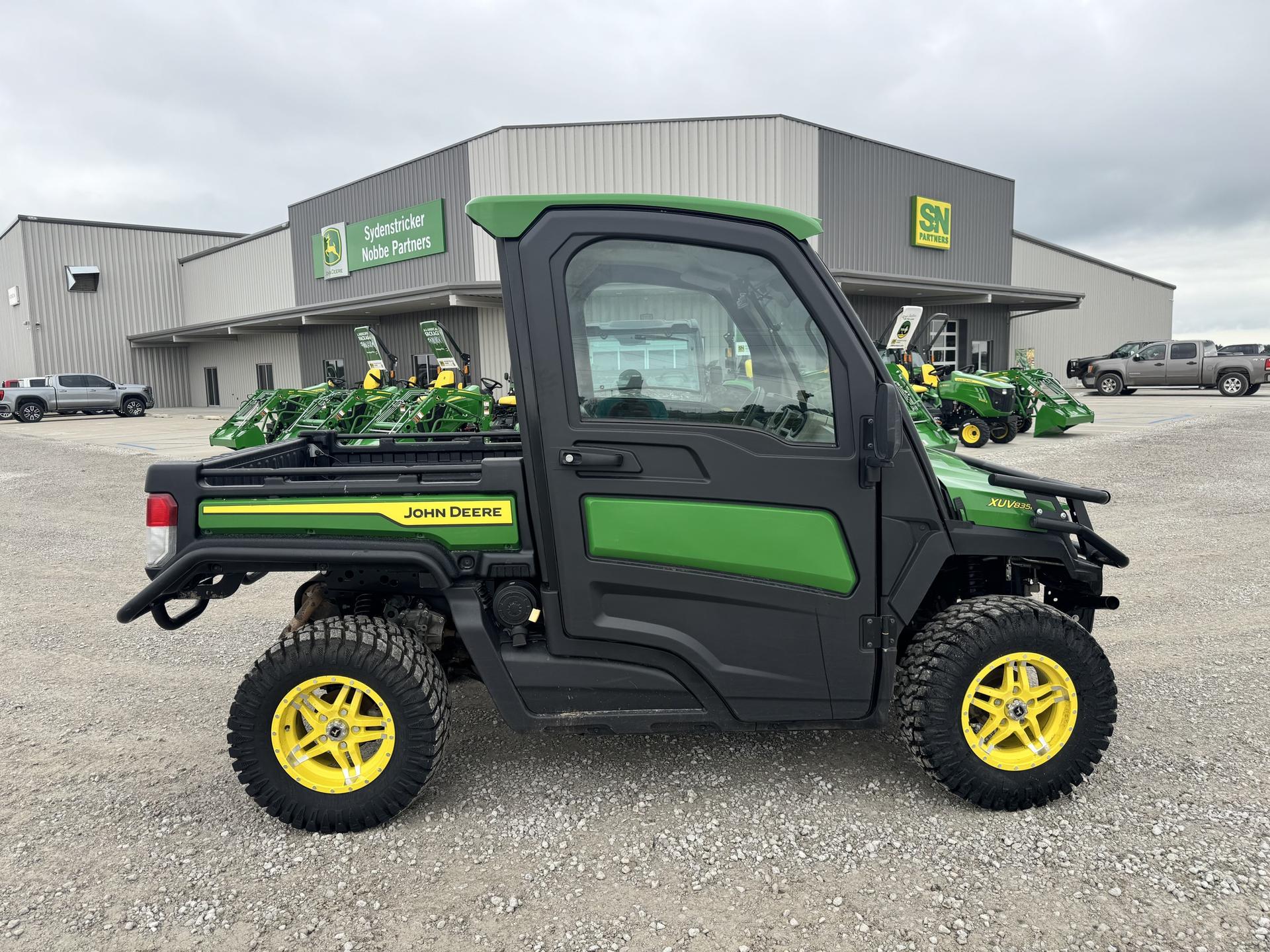 2023 John Deere XUV 835R