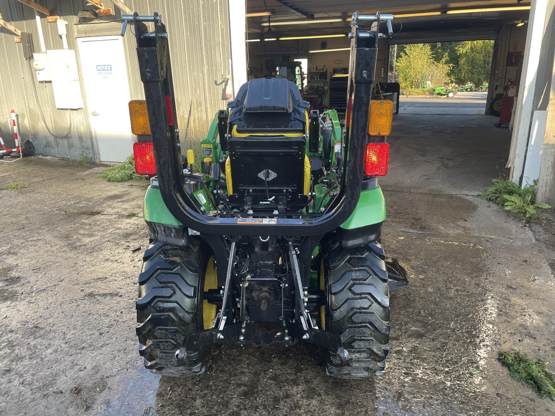 2022 John Deere 2025R