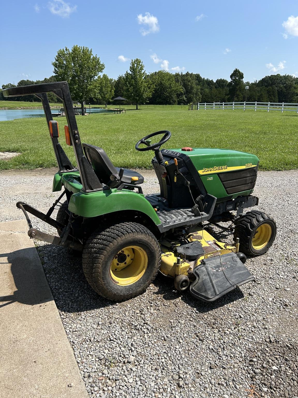 2003 John Deere 2210