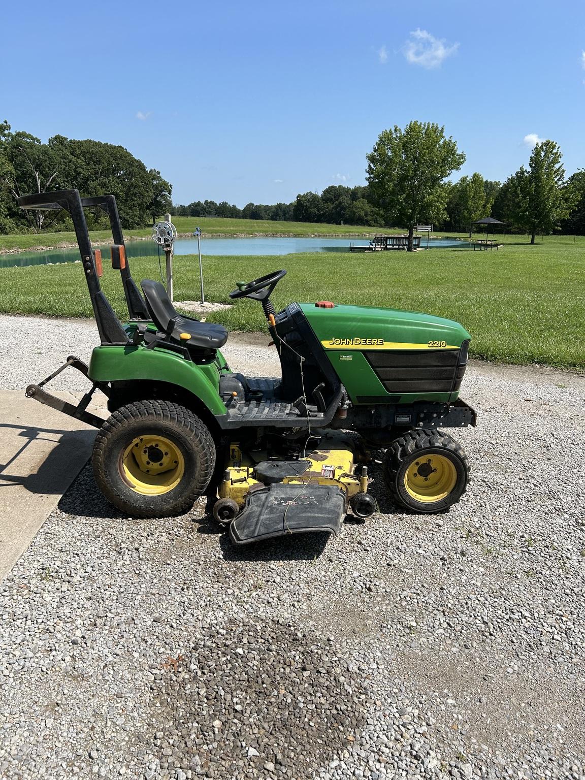 2003 John Deere 2210