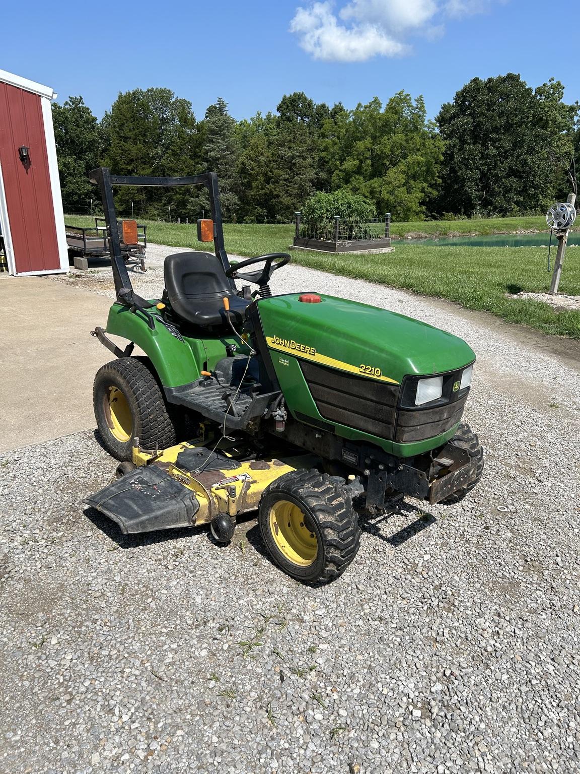 2003 John Deere 2210