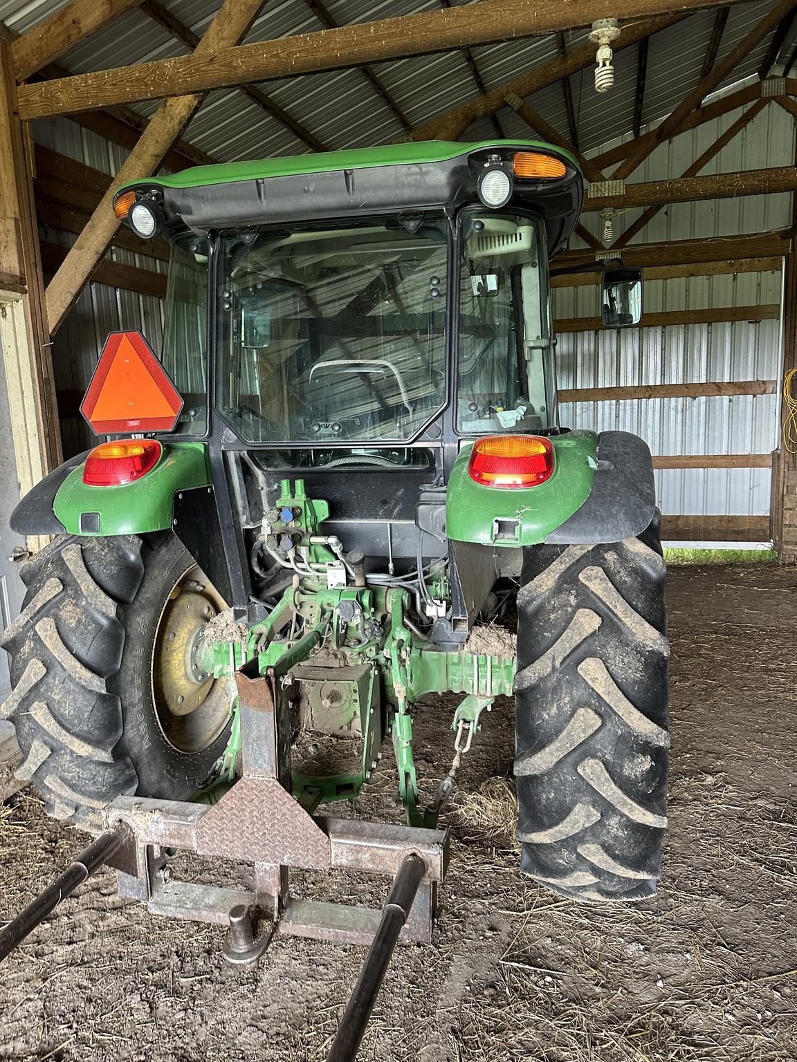 2015 John Deere 5100E