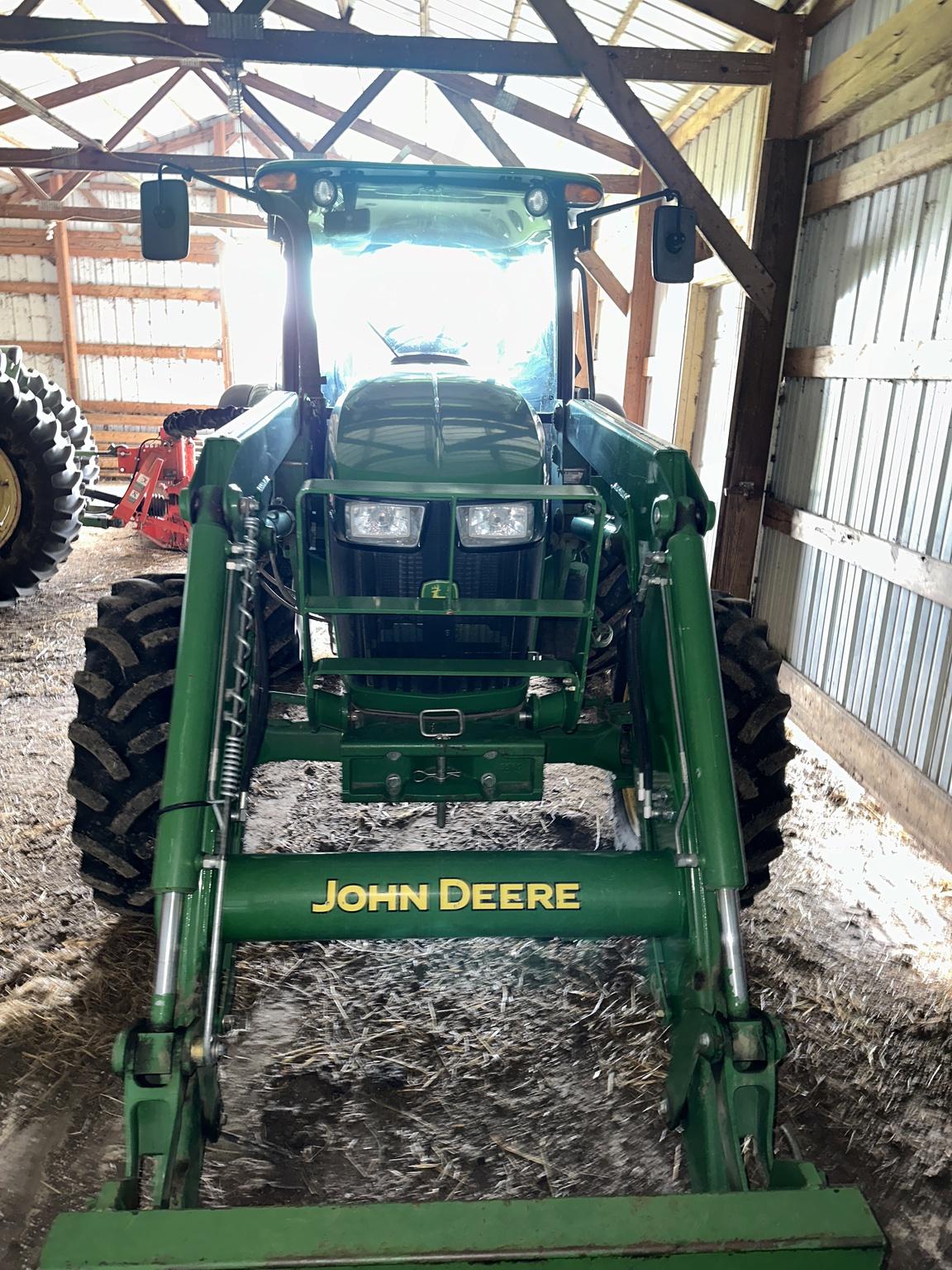 2015 John Deere 5100E