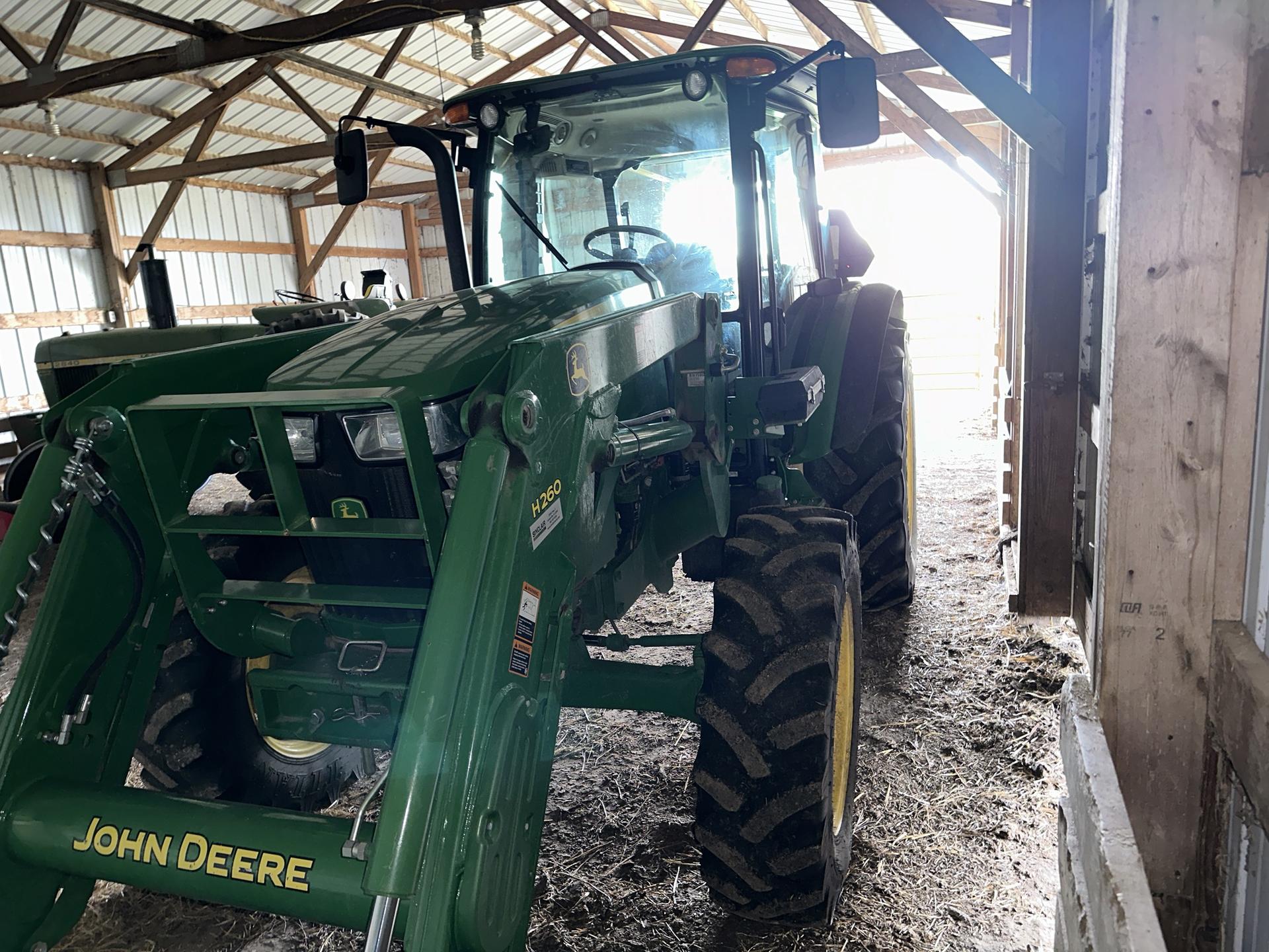 2015 John Deere 5100E