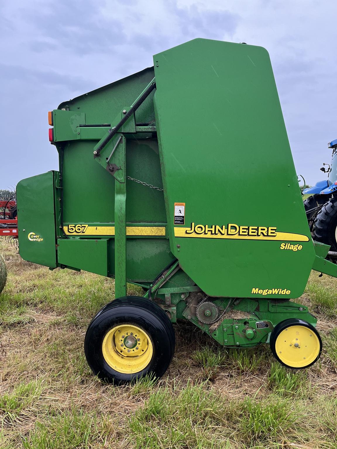 2004 John Deere 567