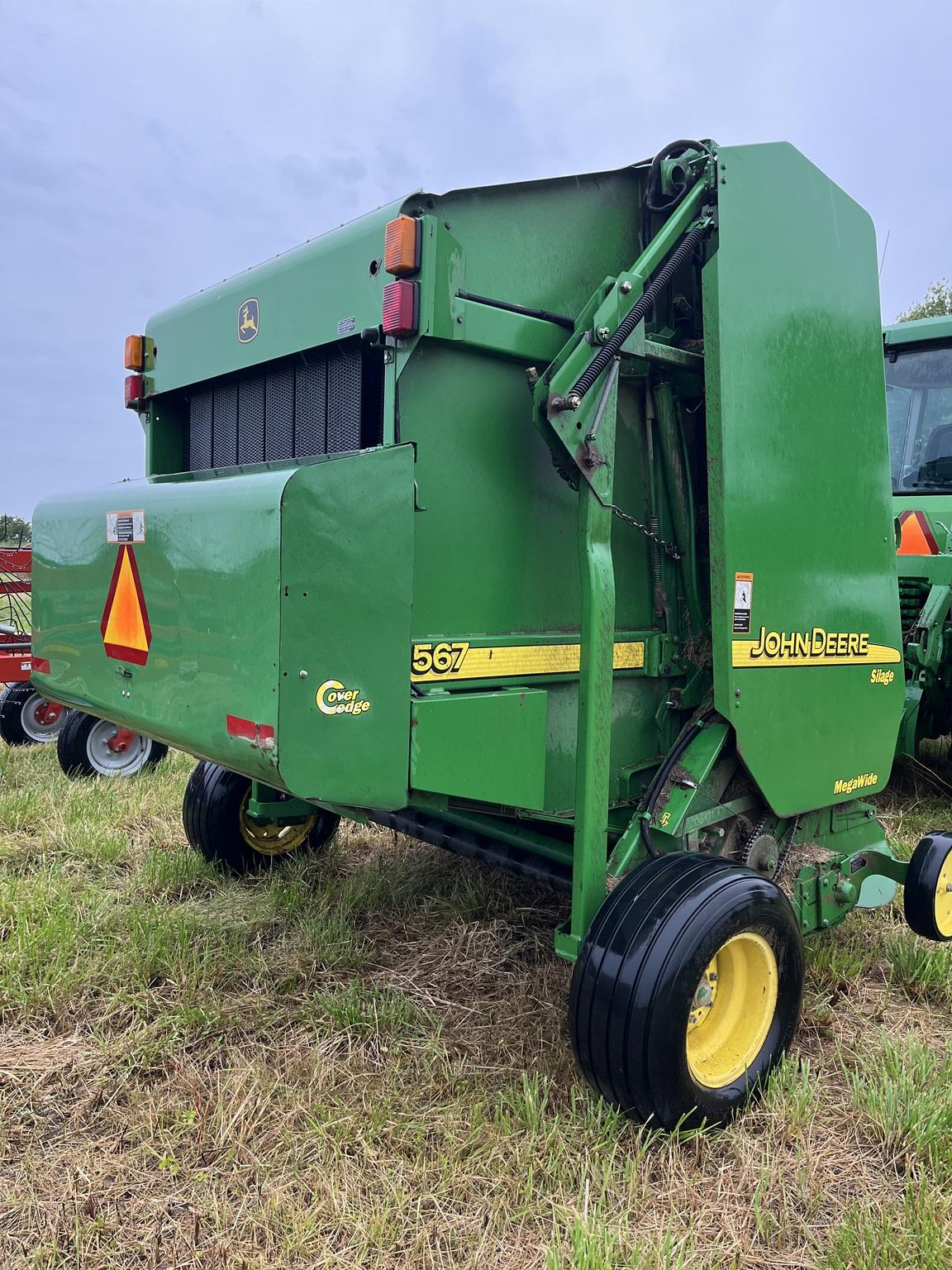 2004 John Deere 567