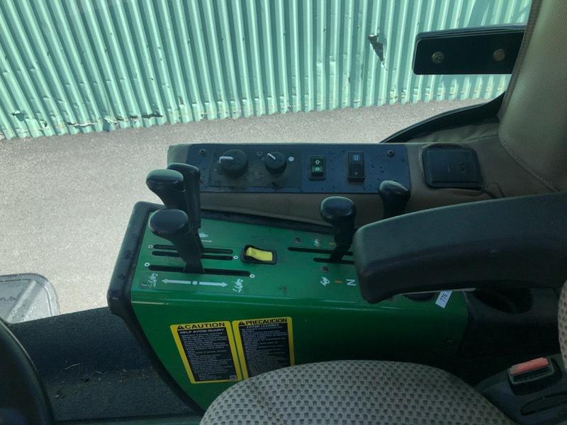 2017 John Deere 1585