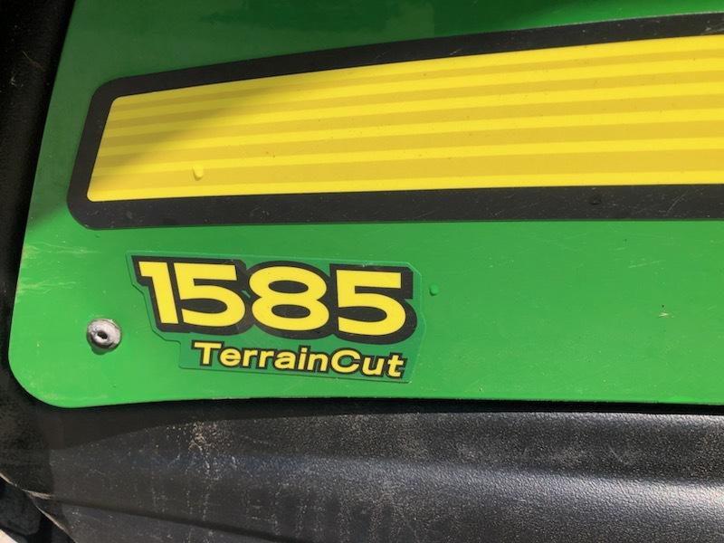 2017 John Deere 1585