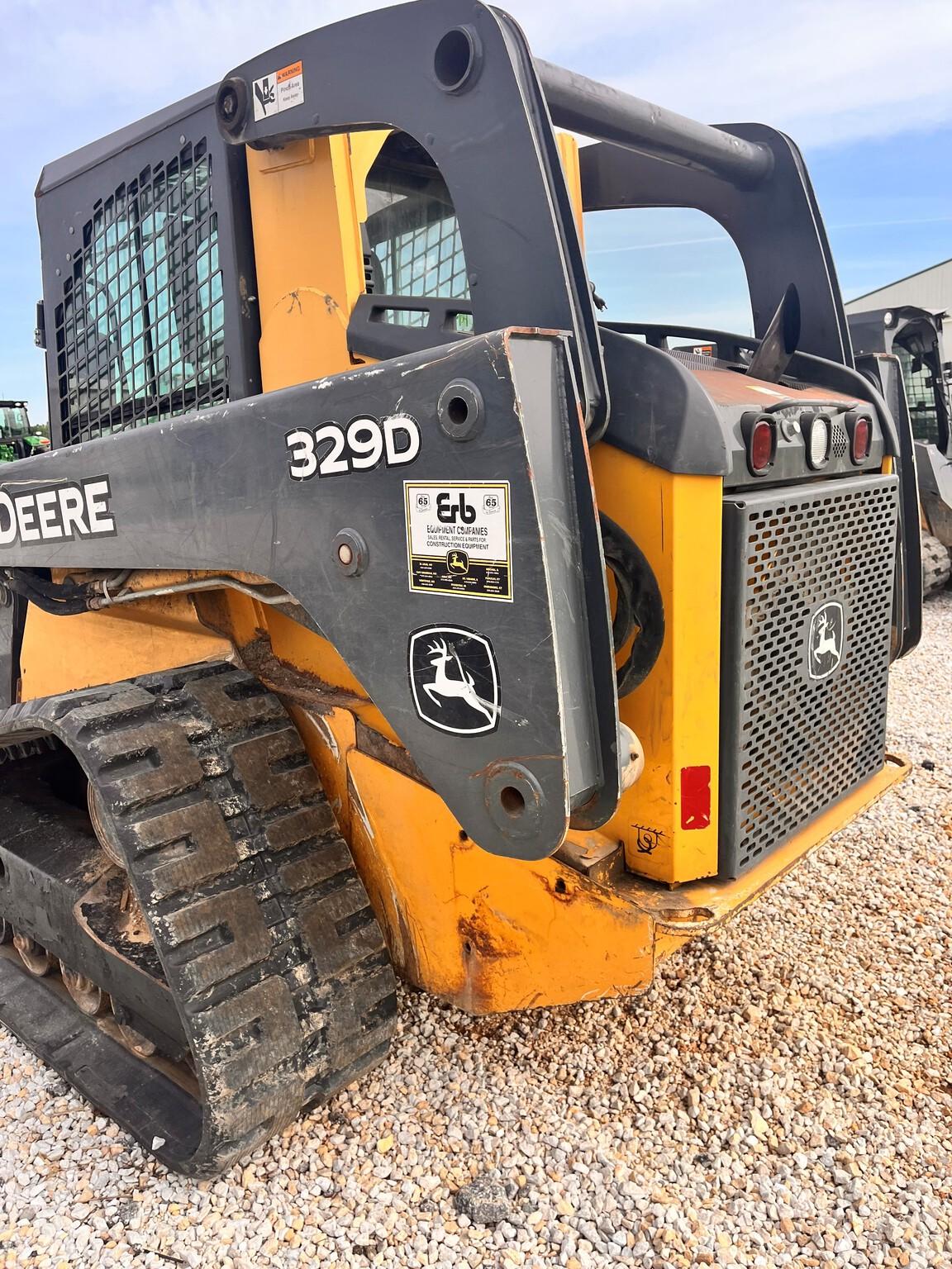 2010 John Deere 329D