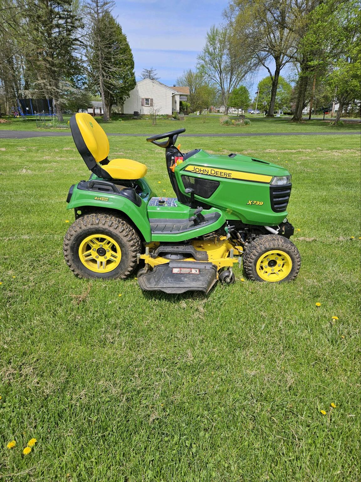 2023 John Deere X739