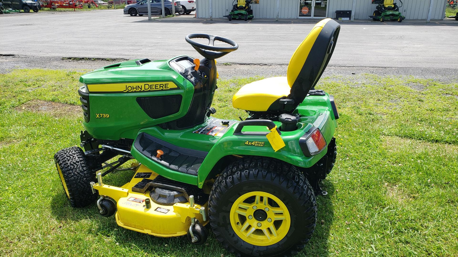 2023 John Deere X739