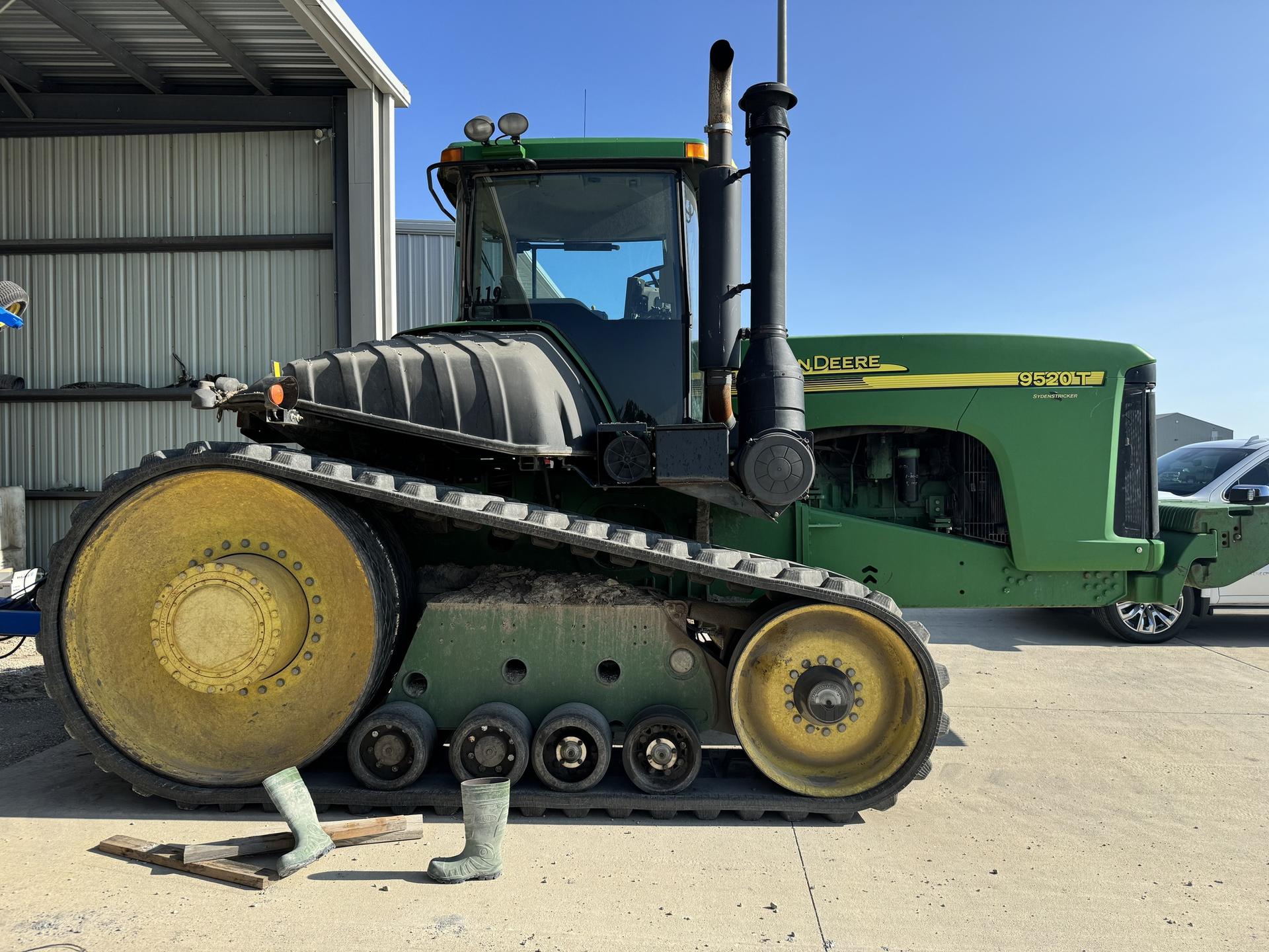 2004 John Deere 9520T