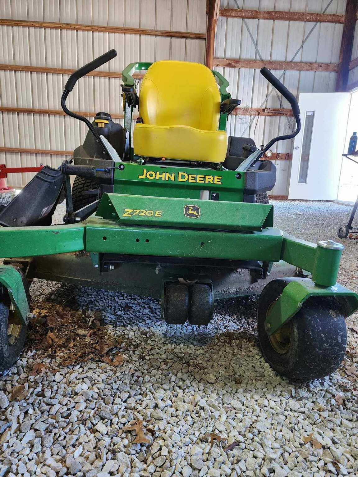 2019 John Deere Z720E Image