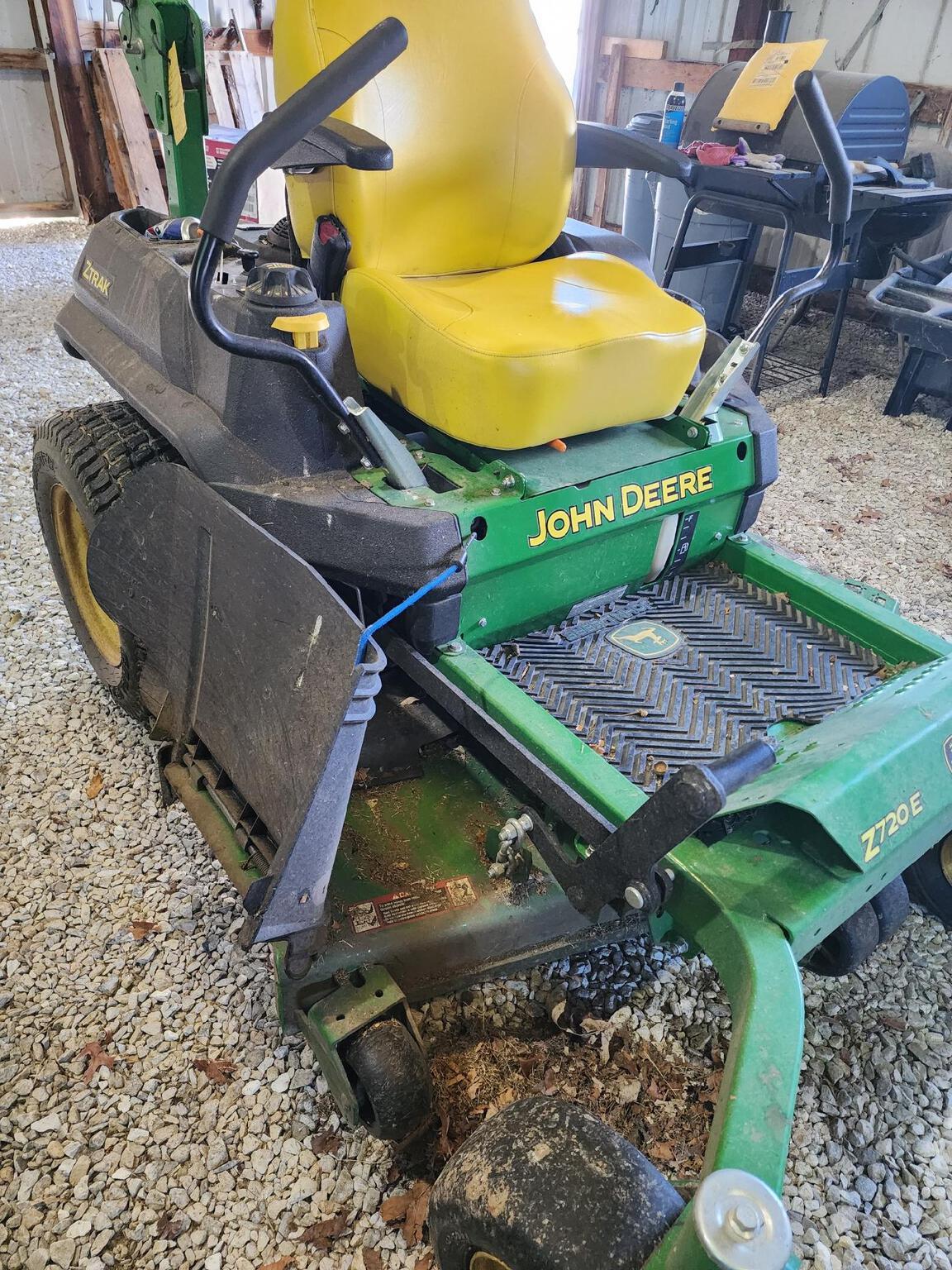 2019 John Deere Z720E Image