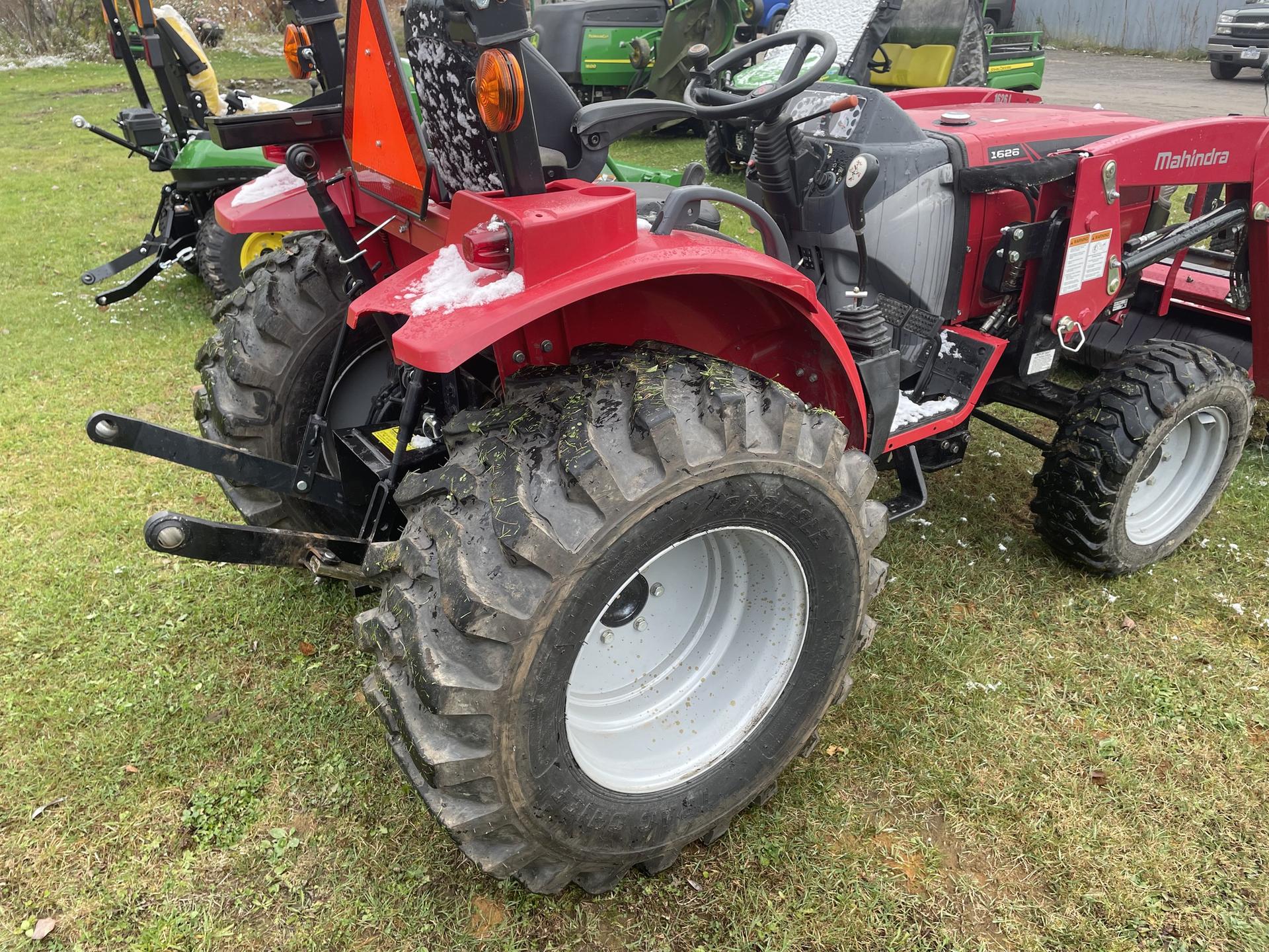 2021 Mahindra 1626 HST