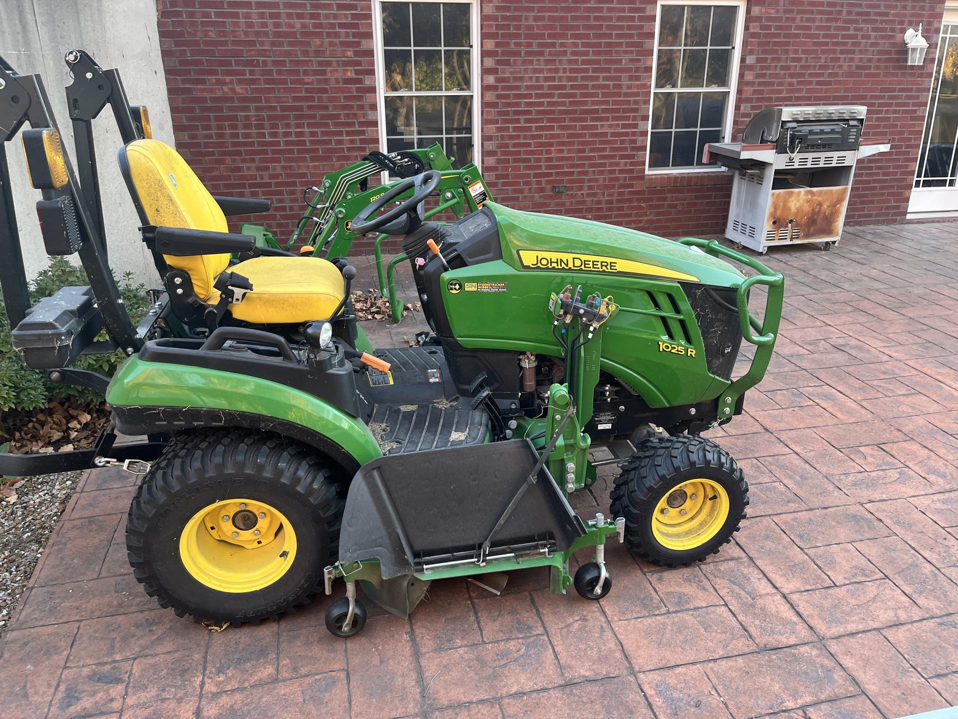 2023 John Deere 1025R