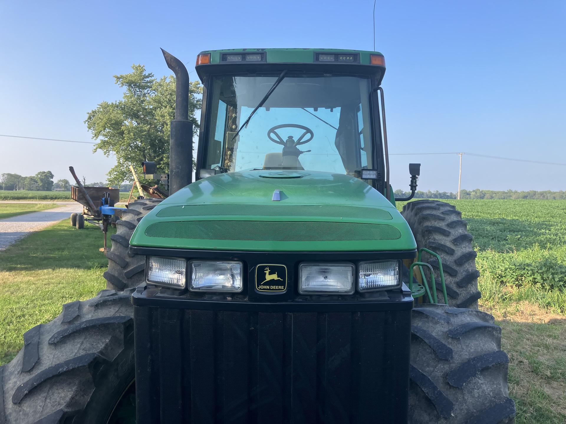 2000 John Deere 8310