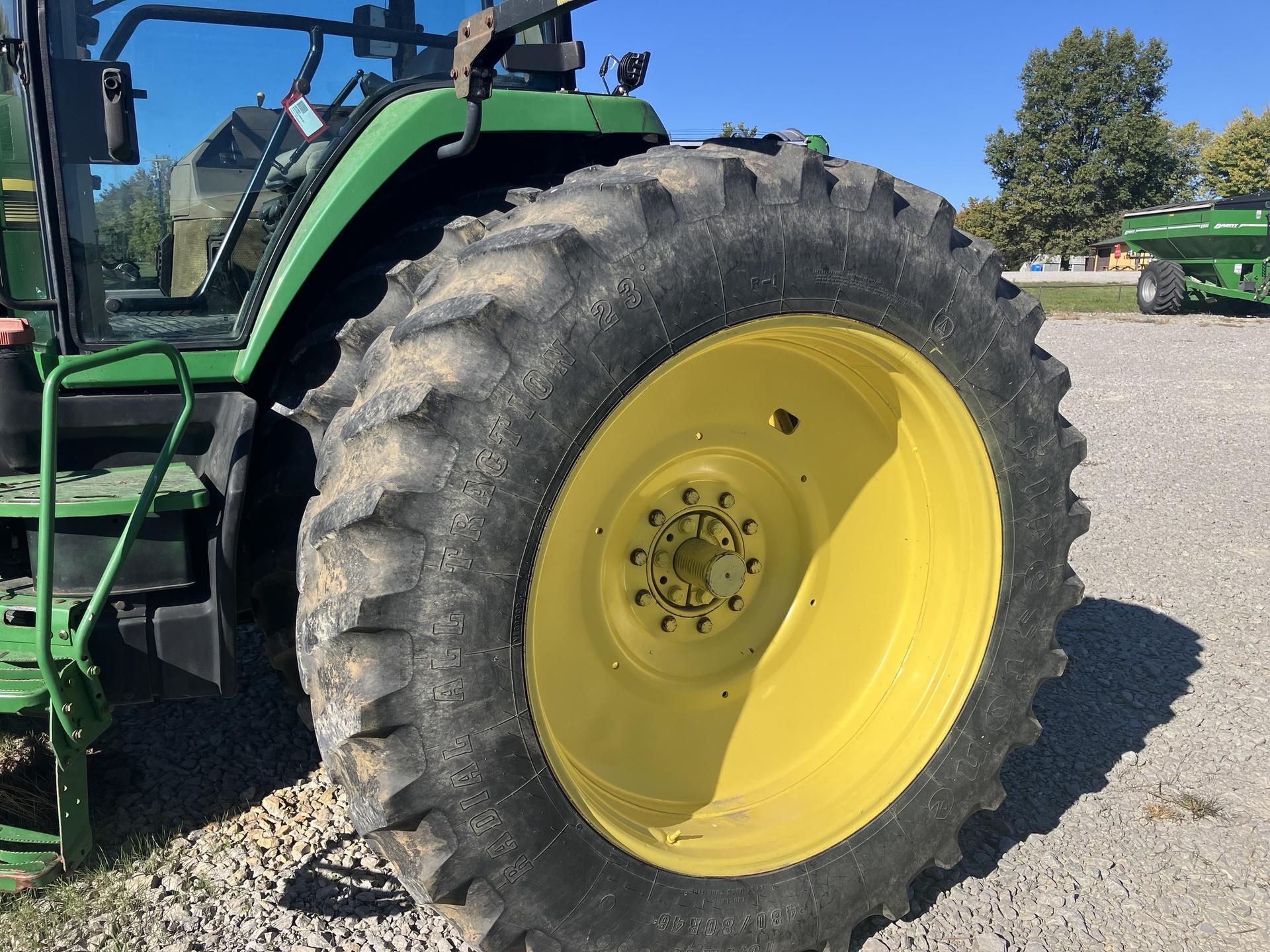 2000 John Deere 8310