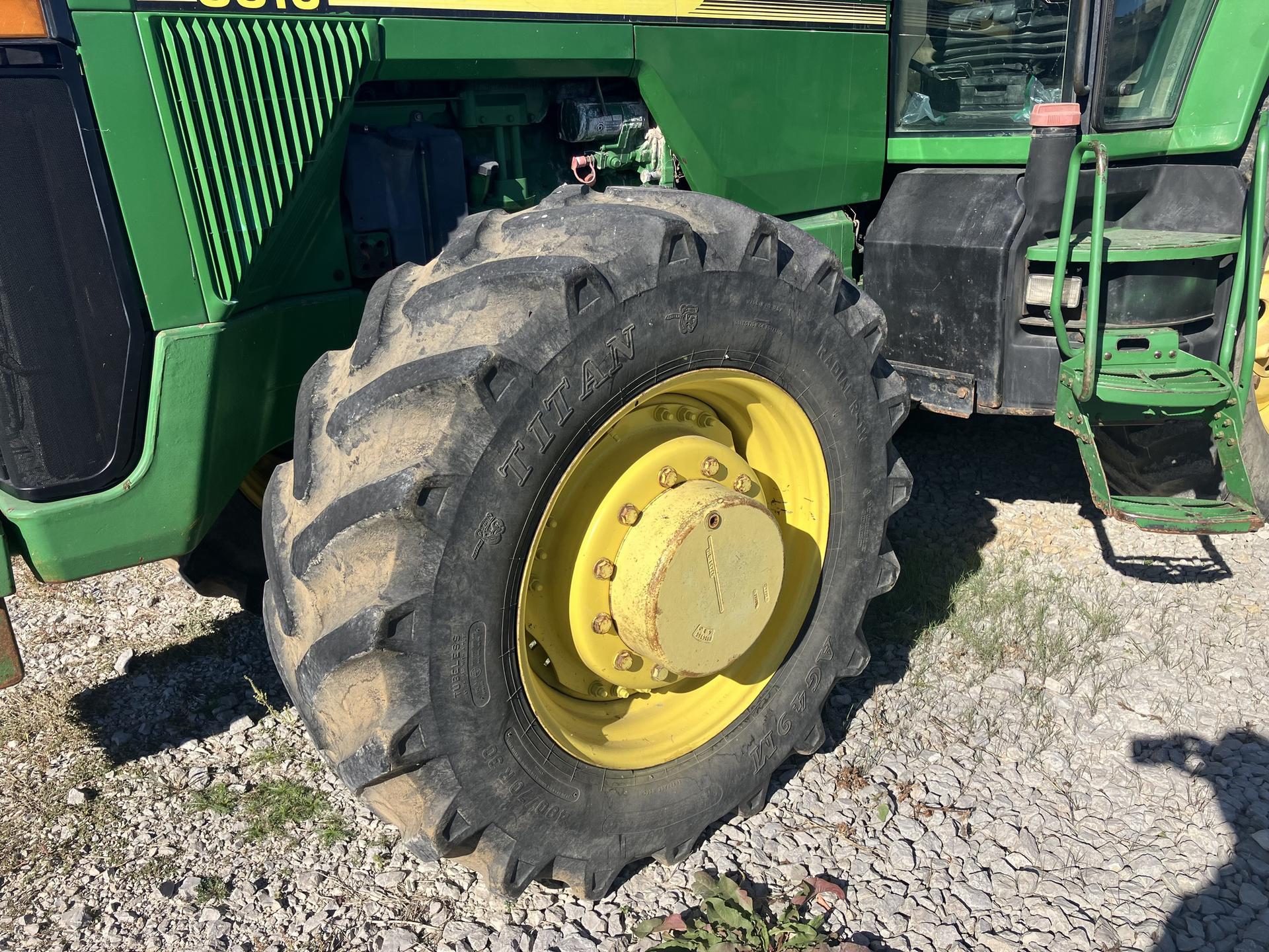 2000 John Deere 8310