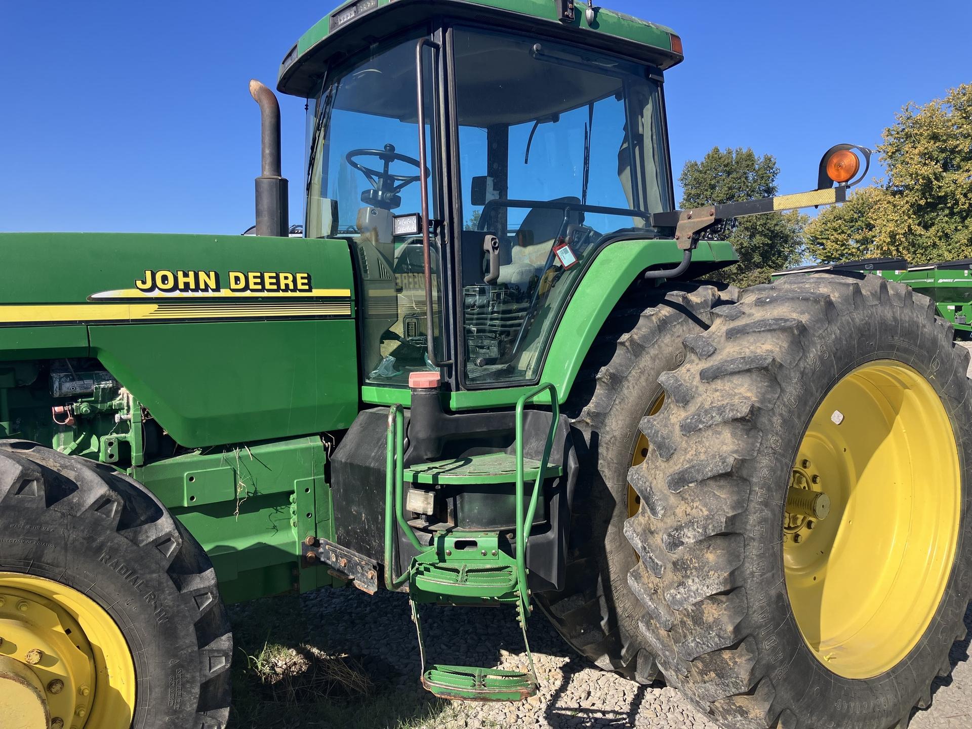 2000 John Deere 8310