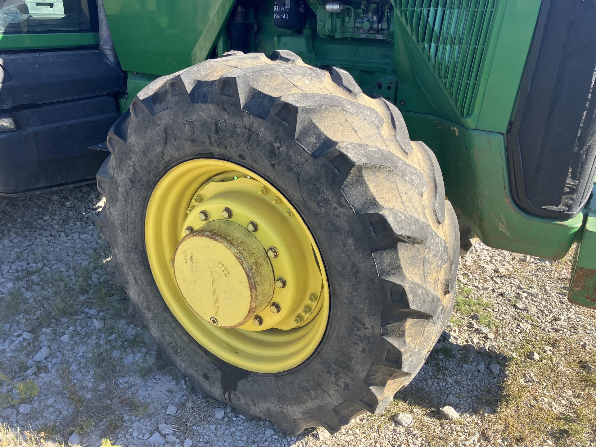 2000 John Deere 8310