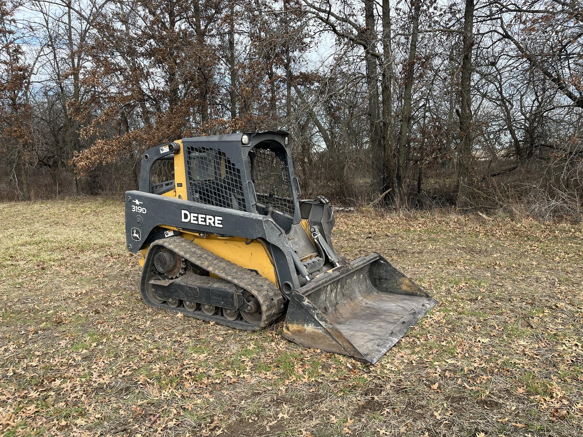 2013 John Deere 319D