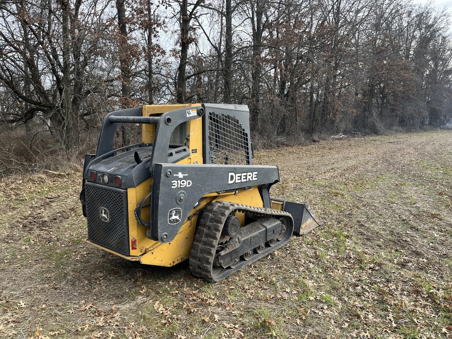 2013 John Deere 319D