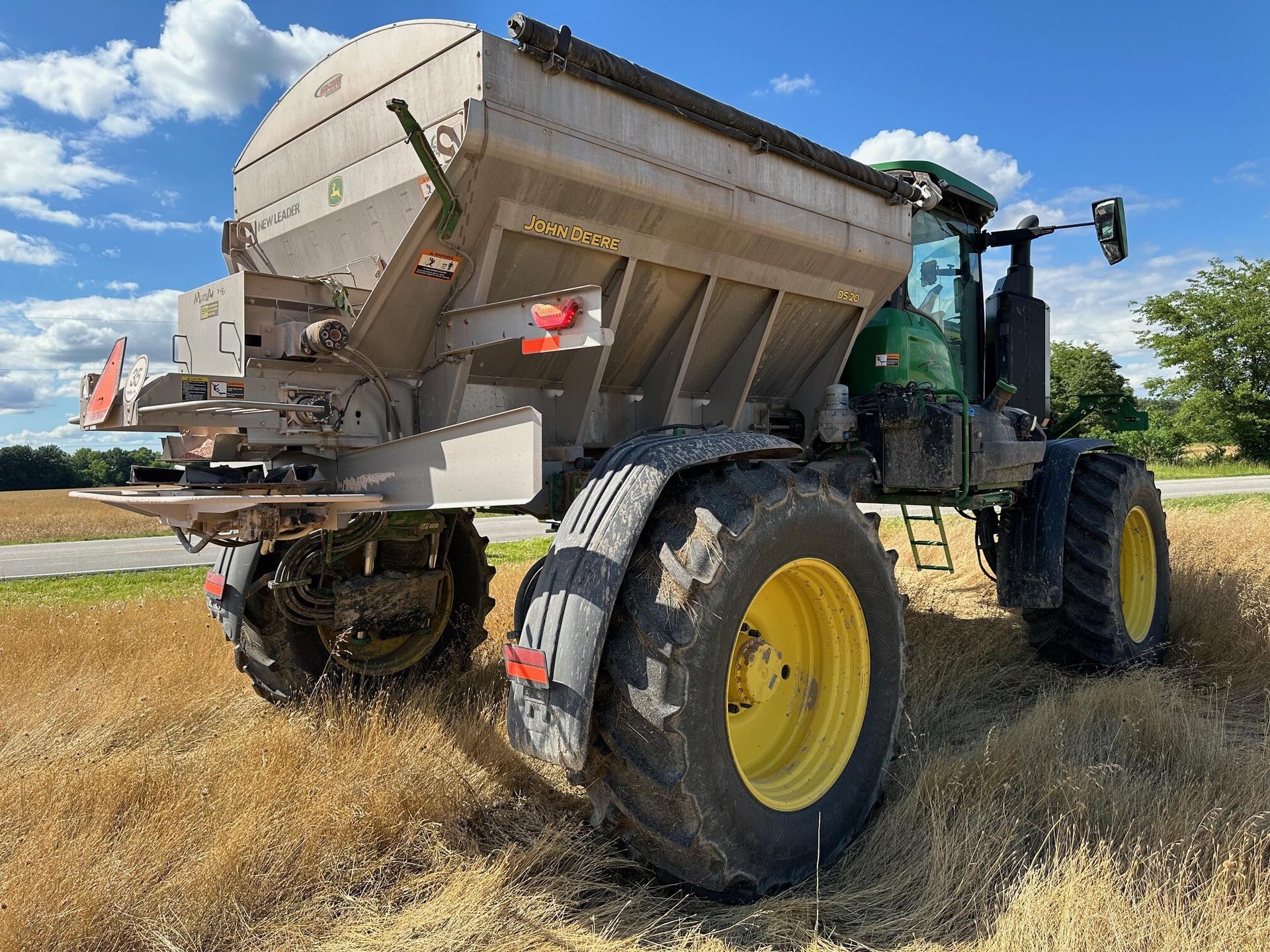 2022 John Deere 400R