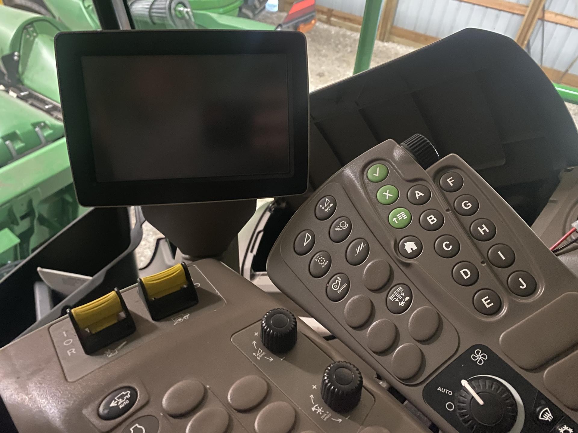 2017 John Deere S680 Image