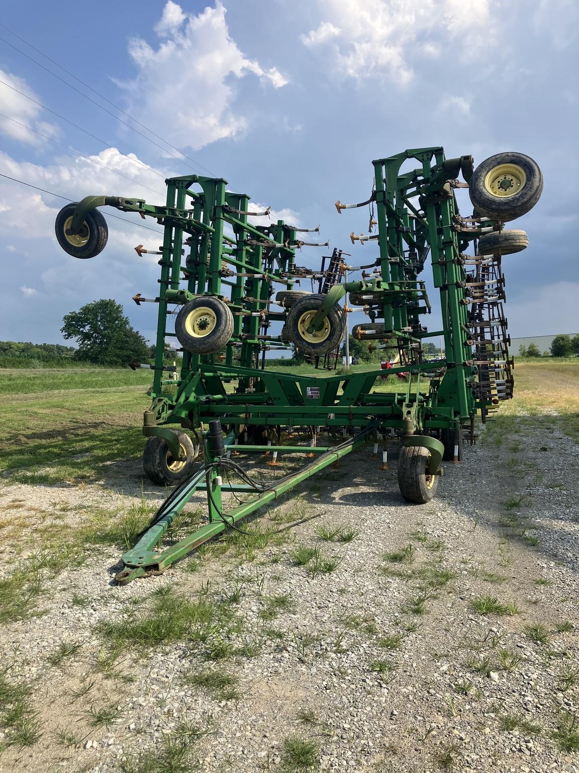 2005 John Deere 2210