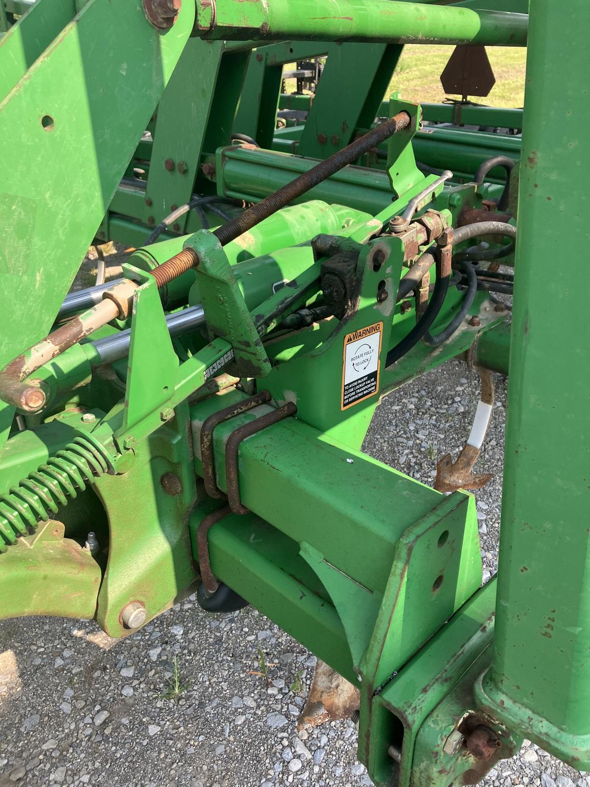 2005 John Deere 2210