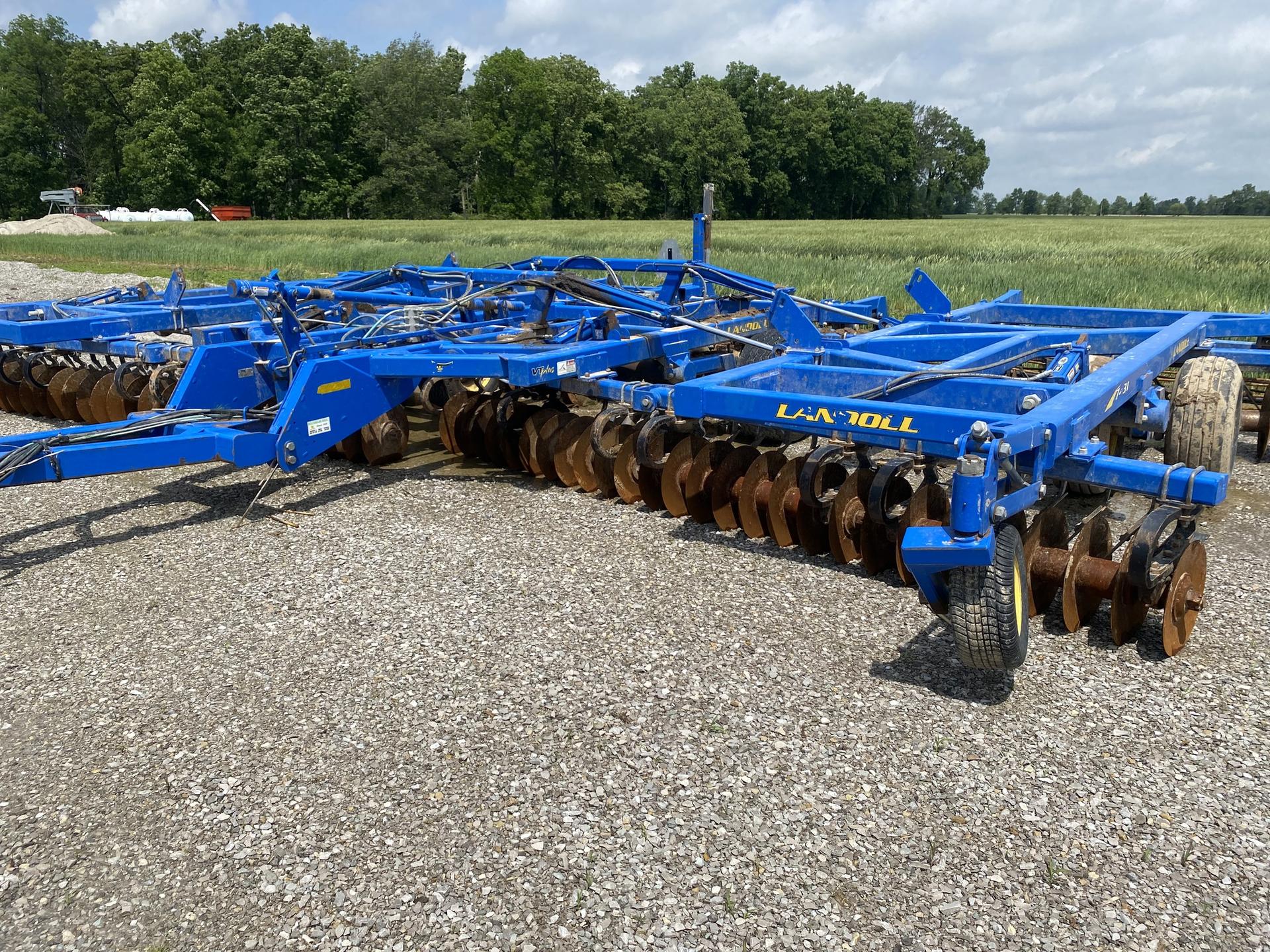 2011 Landoll 7431