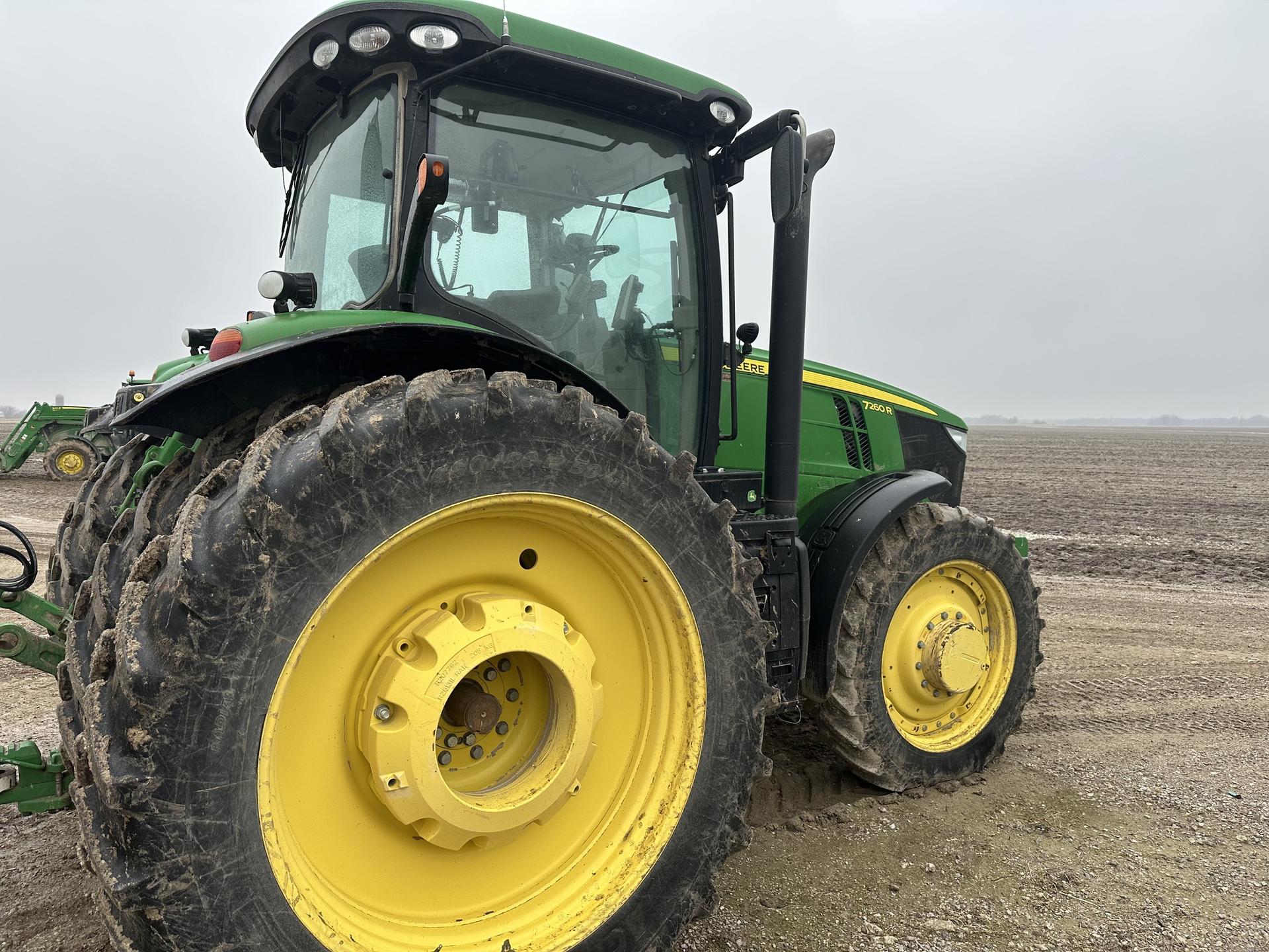 2013 John Deere 7260R Image