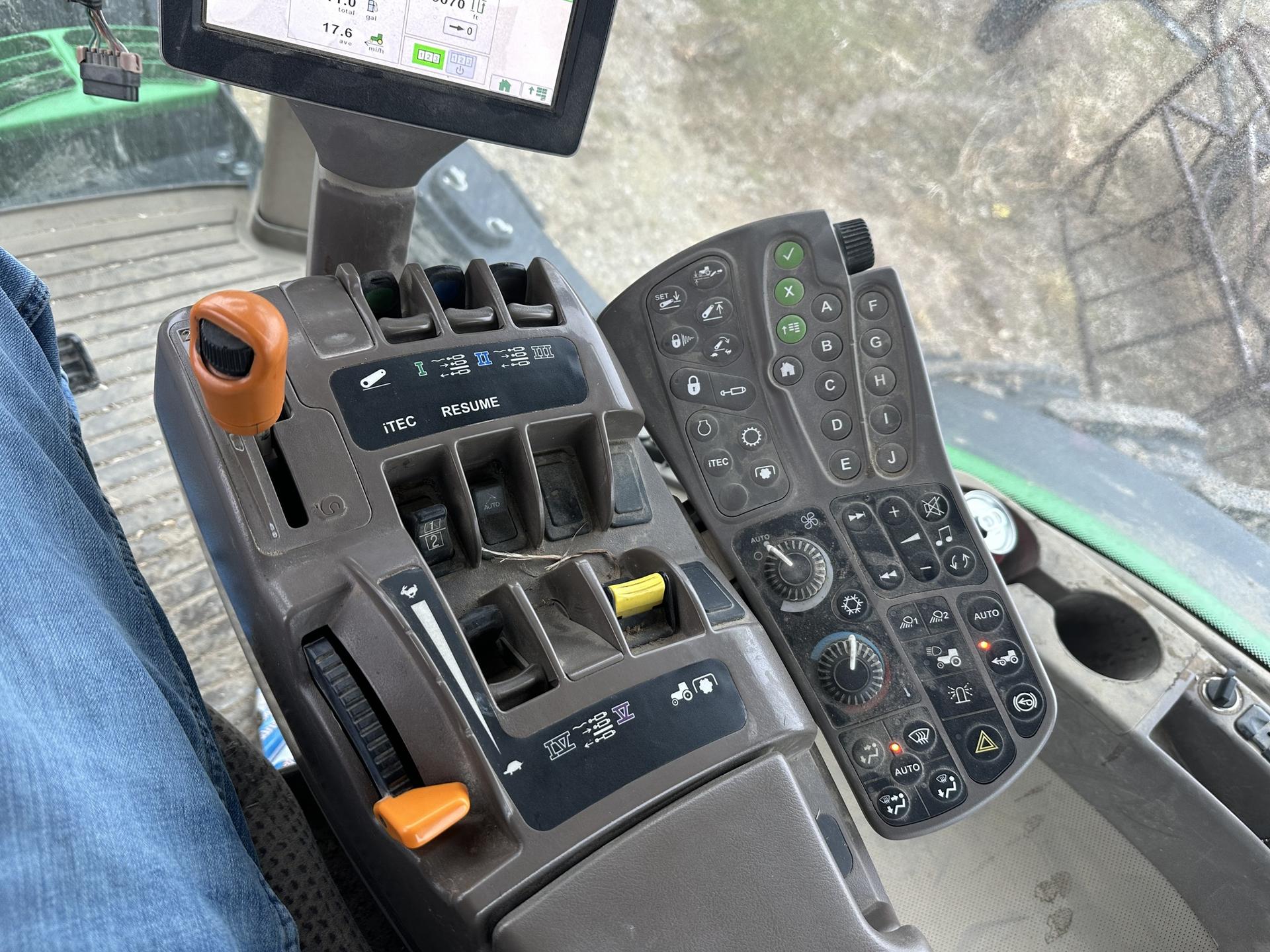 2013 John Deere 7260R Image