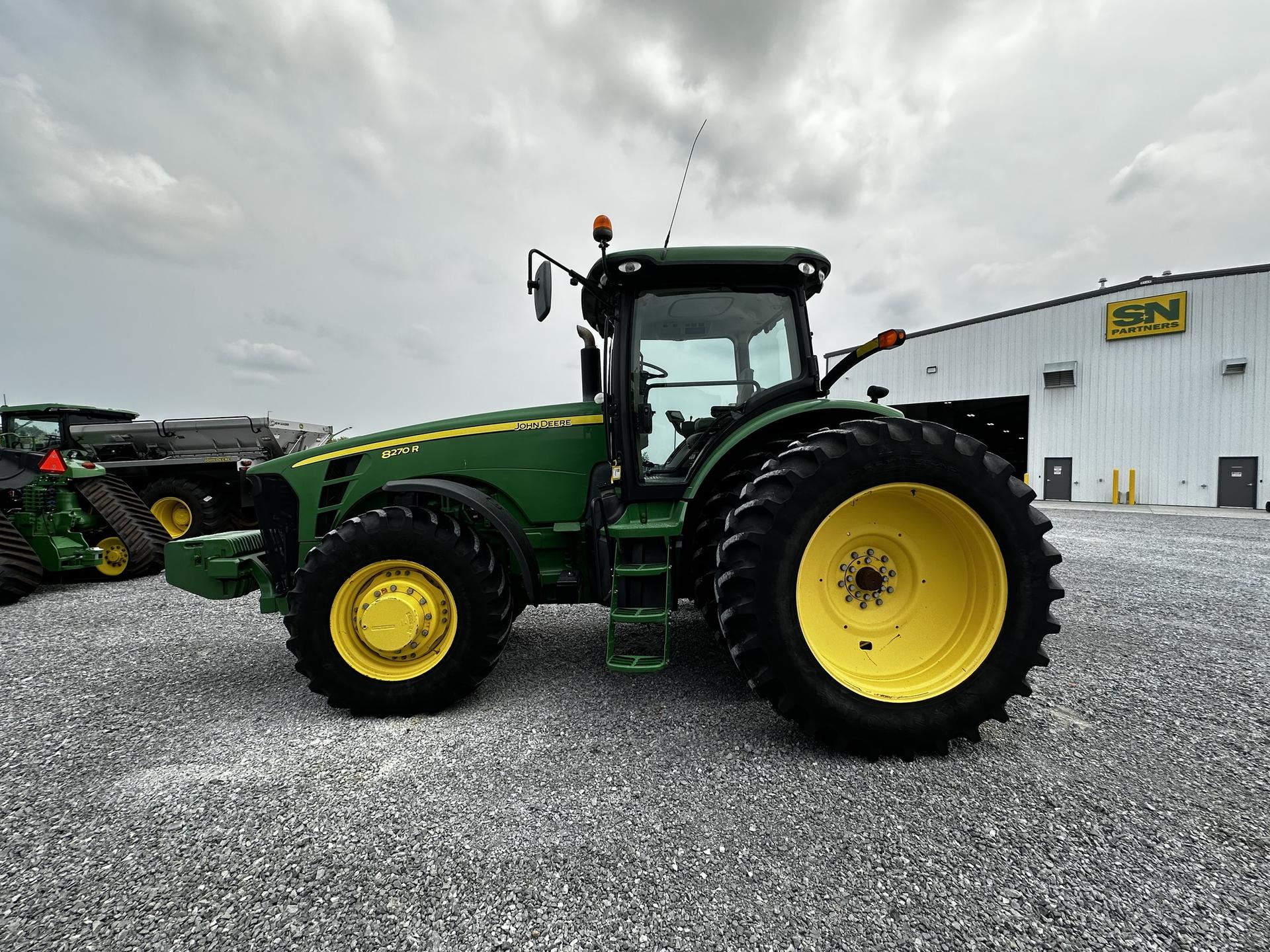 2010 John Deere 8270R