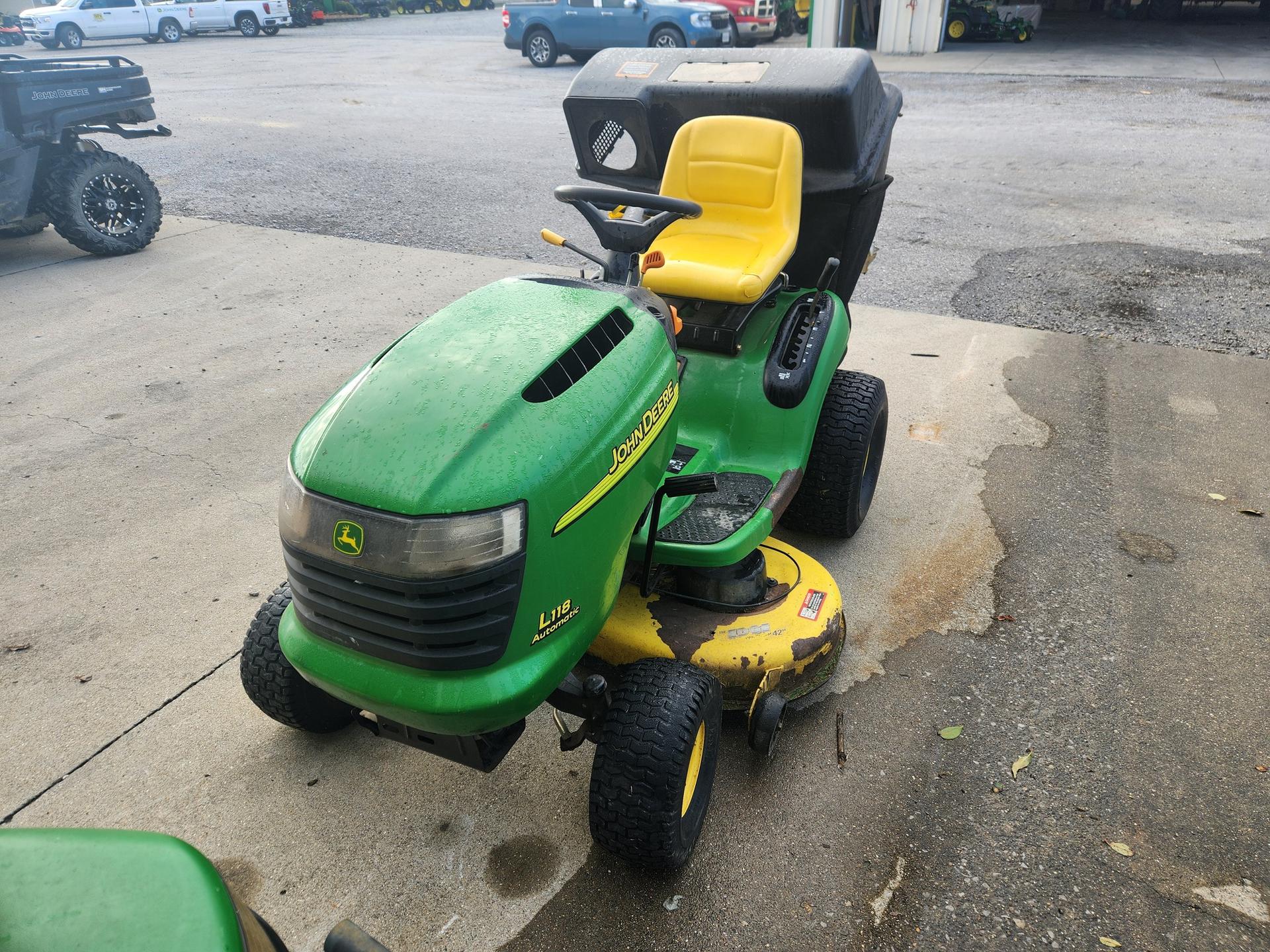 2005 John Deere L118