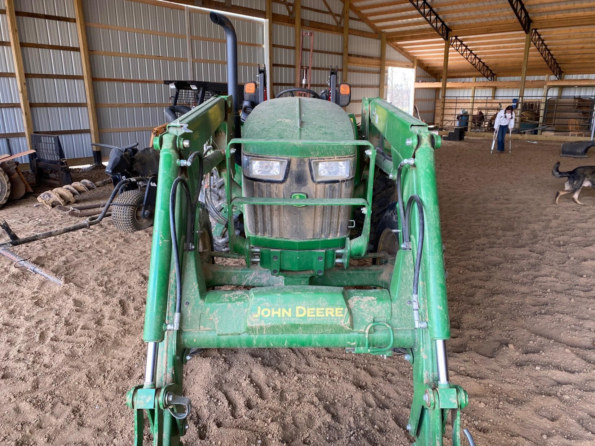 2017 John Deere 5055E