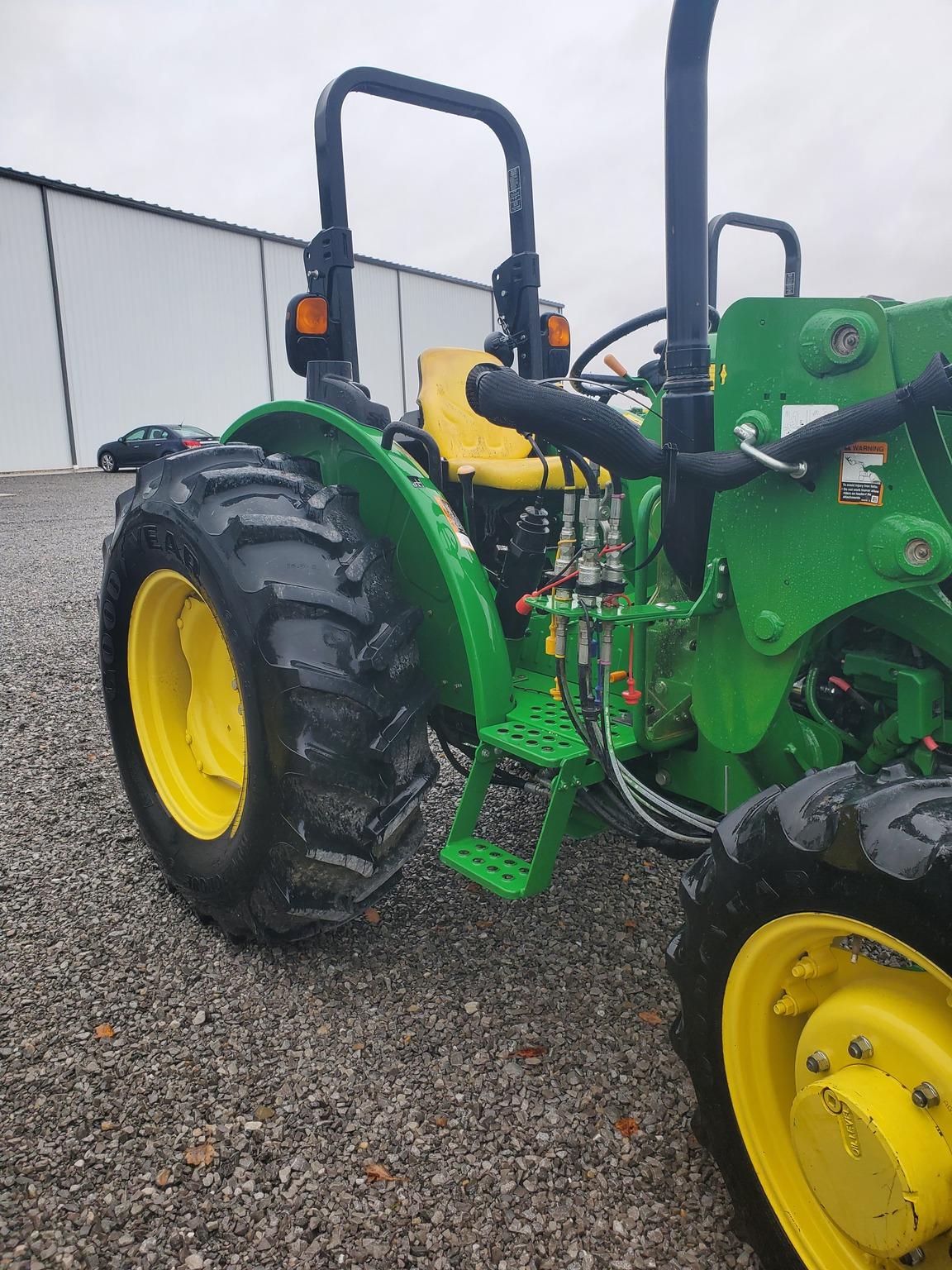 2017 John Deere 5055E