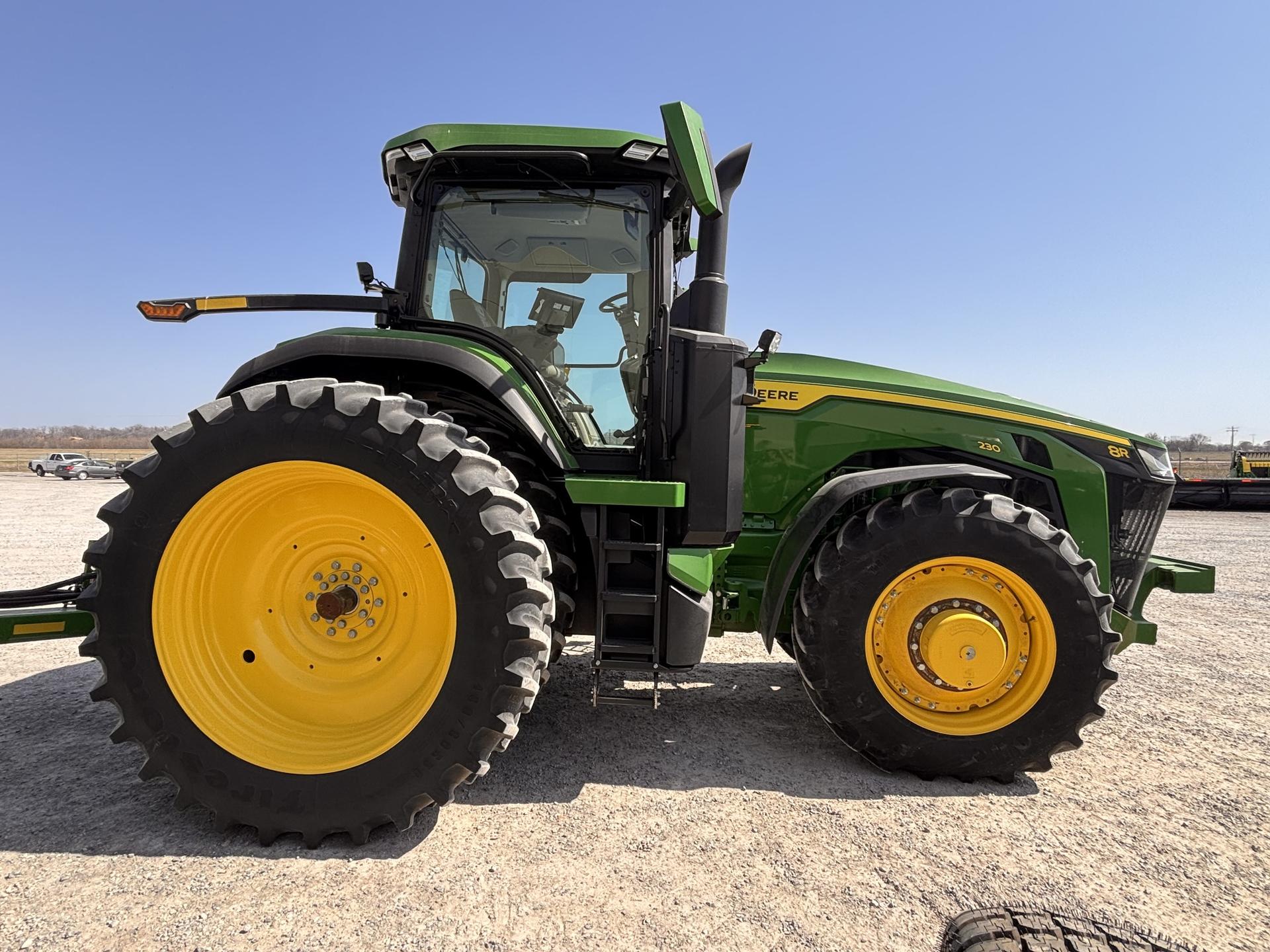 2024 John Deere 8R 230 Image