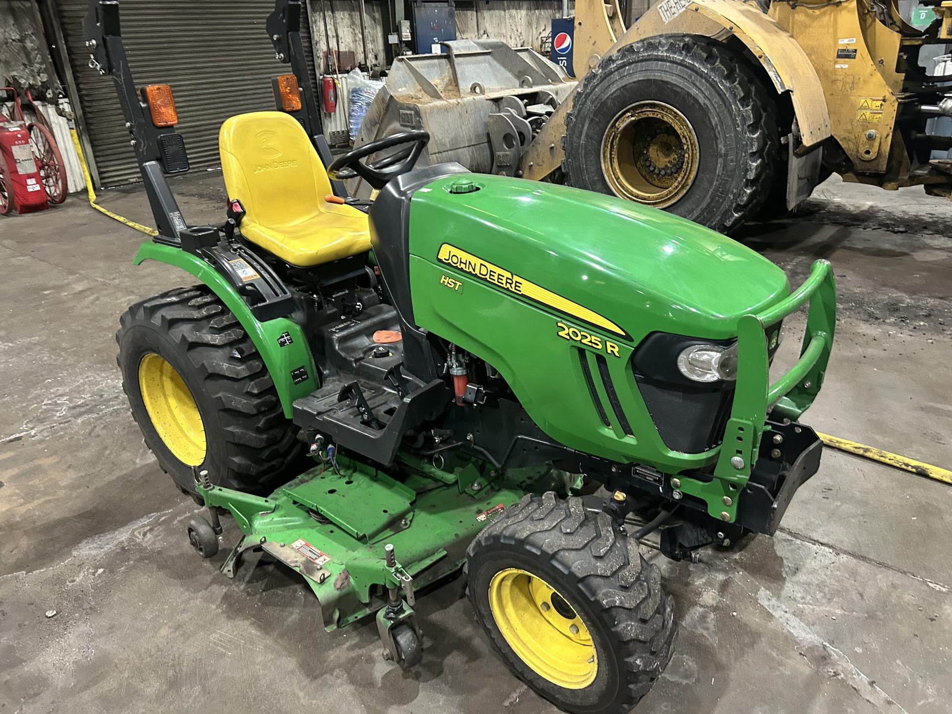 2014 John Deere 2025R Image