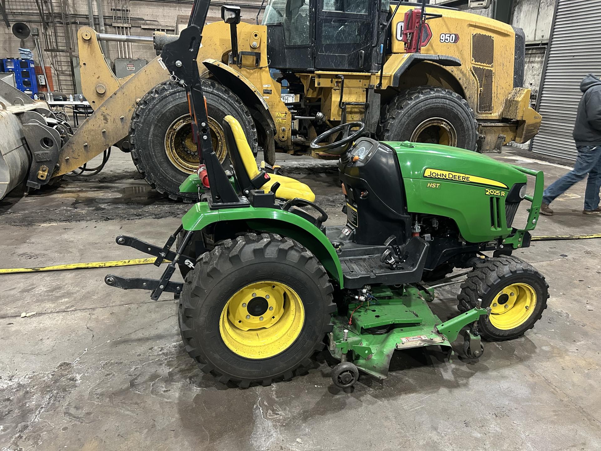 2014 John Deere 2025R Image