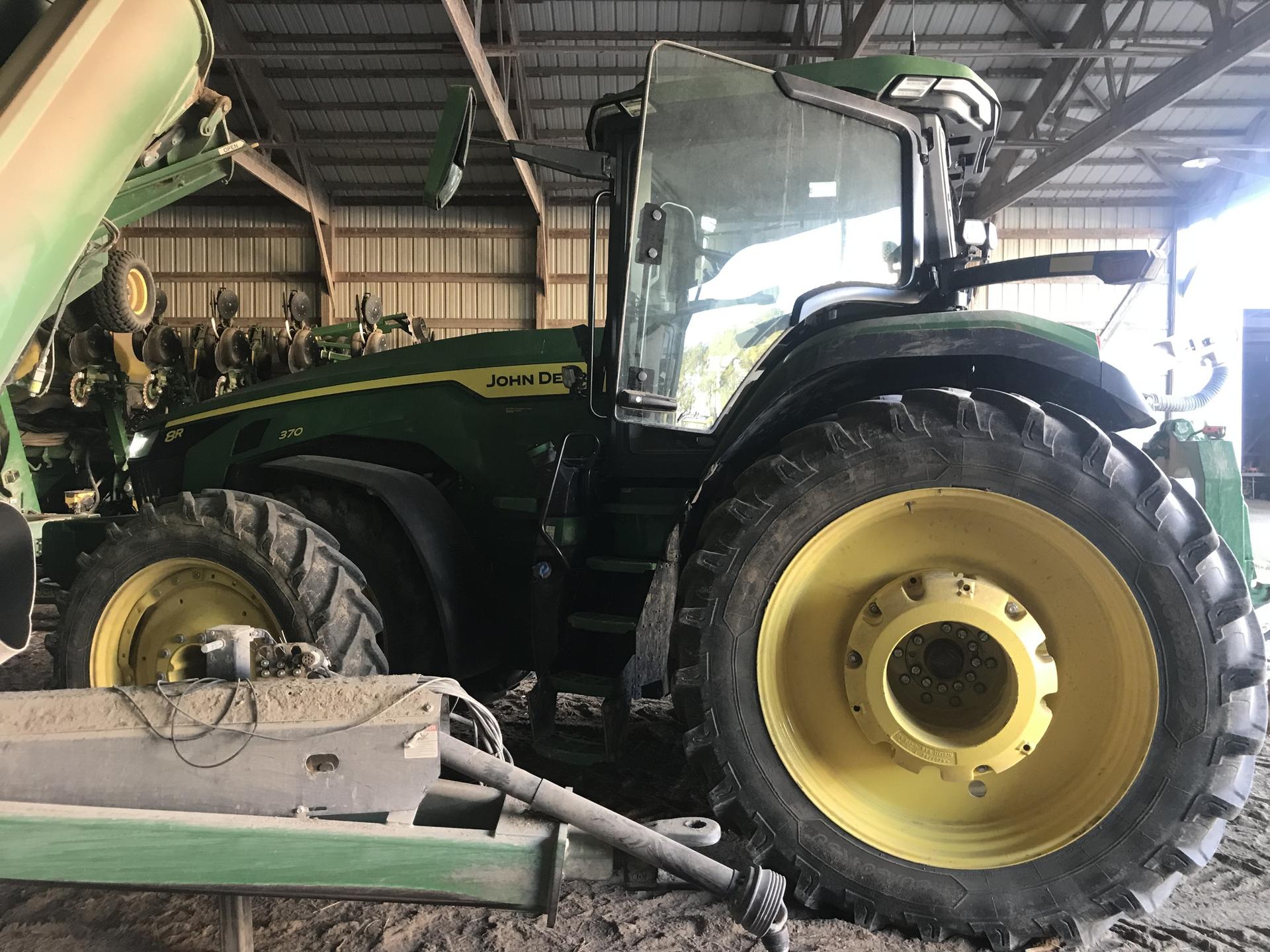 2023 John Deere 8R 370