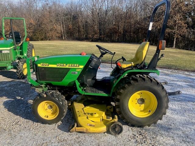 2001 John Deere 4100 Image