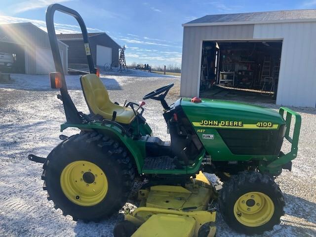 2001 John Deere 4100 Image