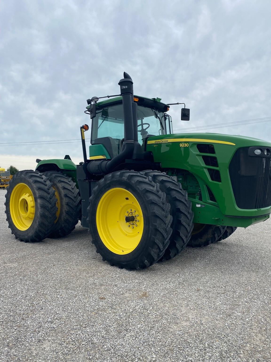 2011 John Deere 9230