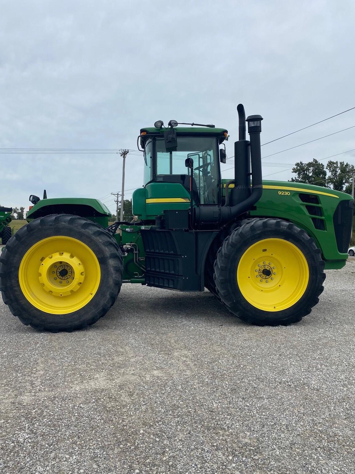 2011 John Deere 9230