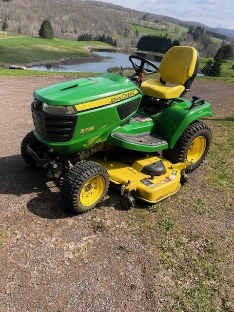 2018 John Deere X738