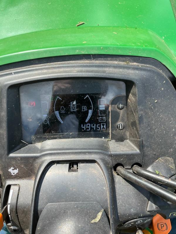 2018 John Deere X738