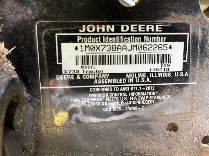 2018 John Deere X738