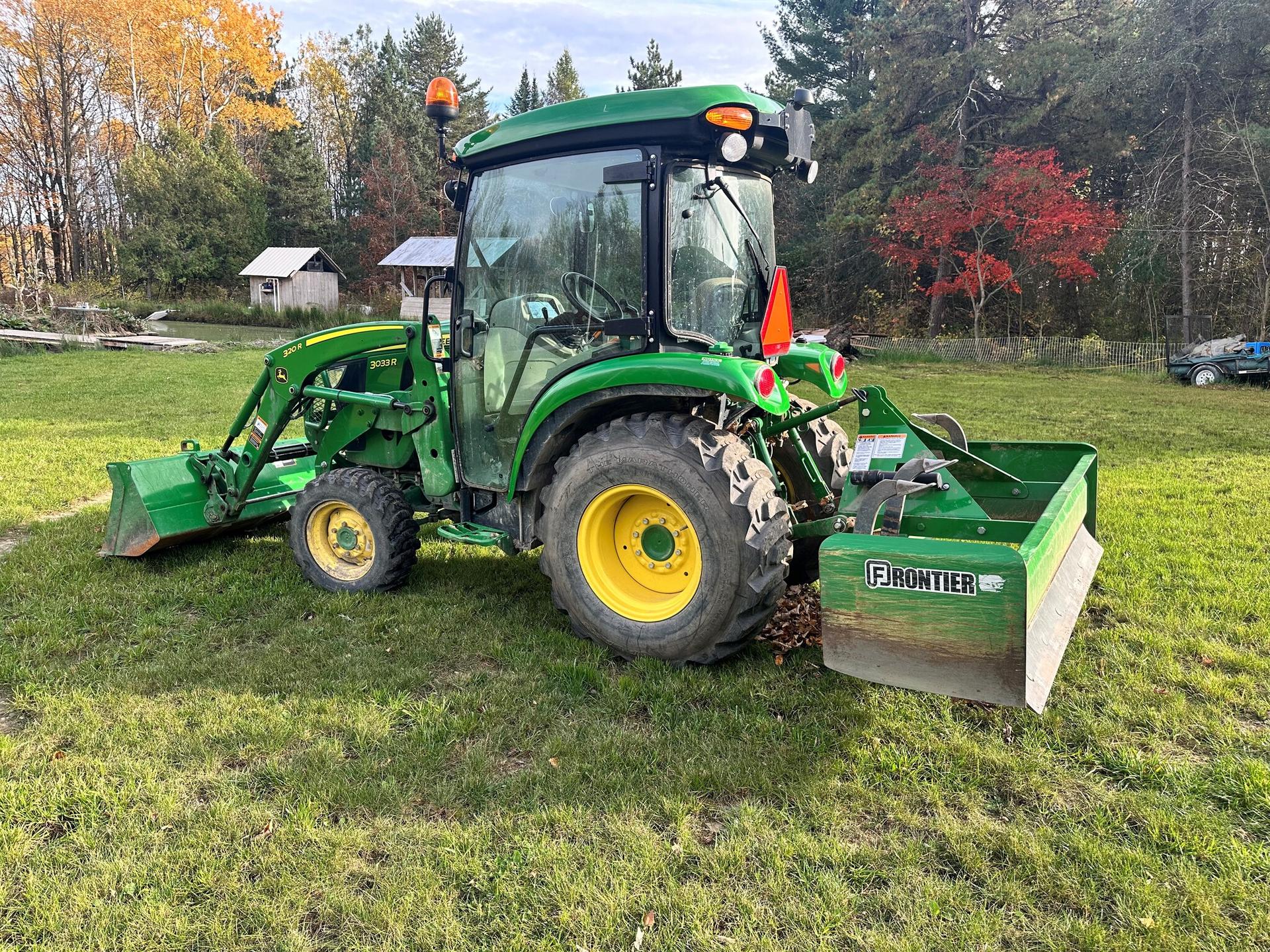 2023 John Deere 3033R